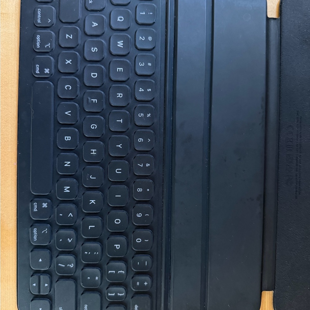 Apple Smart Keyboard Folio for iPad Air and iPad Pro 11-inch - Picture 4 of 7